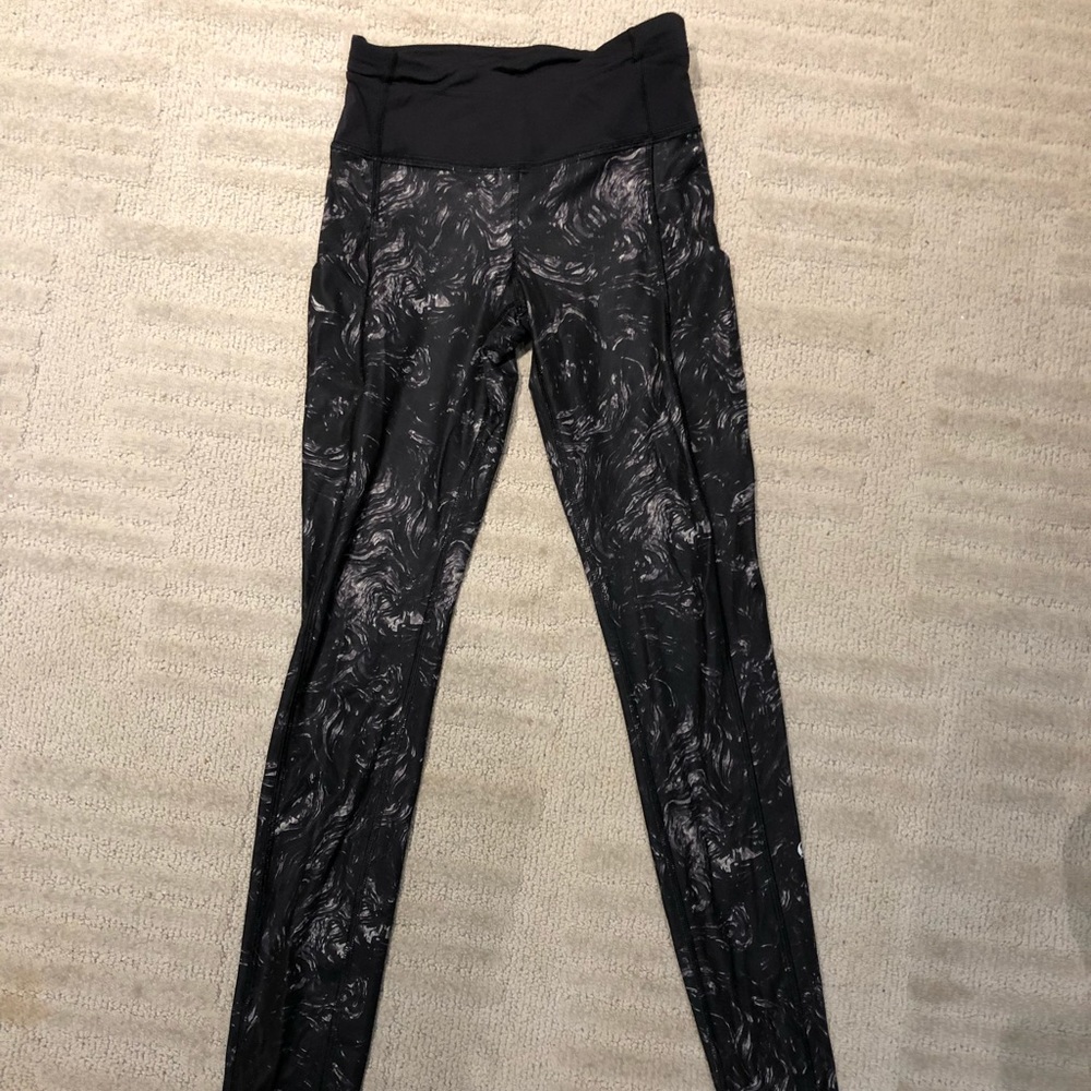 Black and grey lululemon leggings